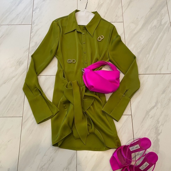 Elegant Green Satin Dress - Picture 2 of 2